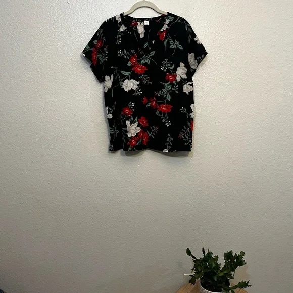 Old Navy |  Short Sleeve Floral Top, Size Small - Picture 2 of 7